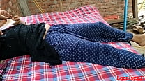 18летняя давалка в удивительных носках дрючит в манду секс игрушку сидя на коврике